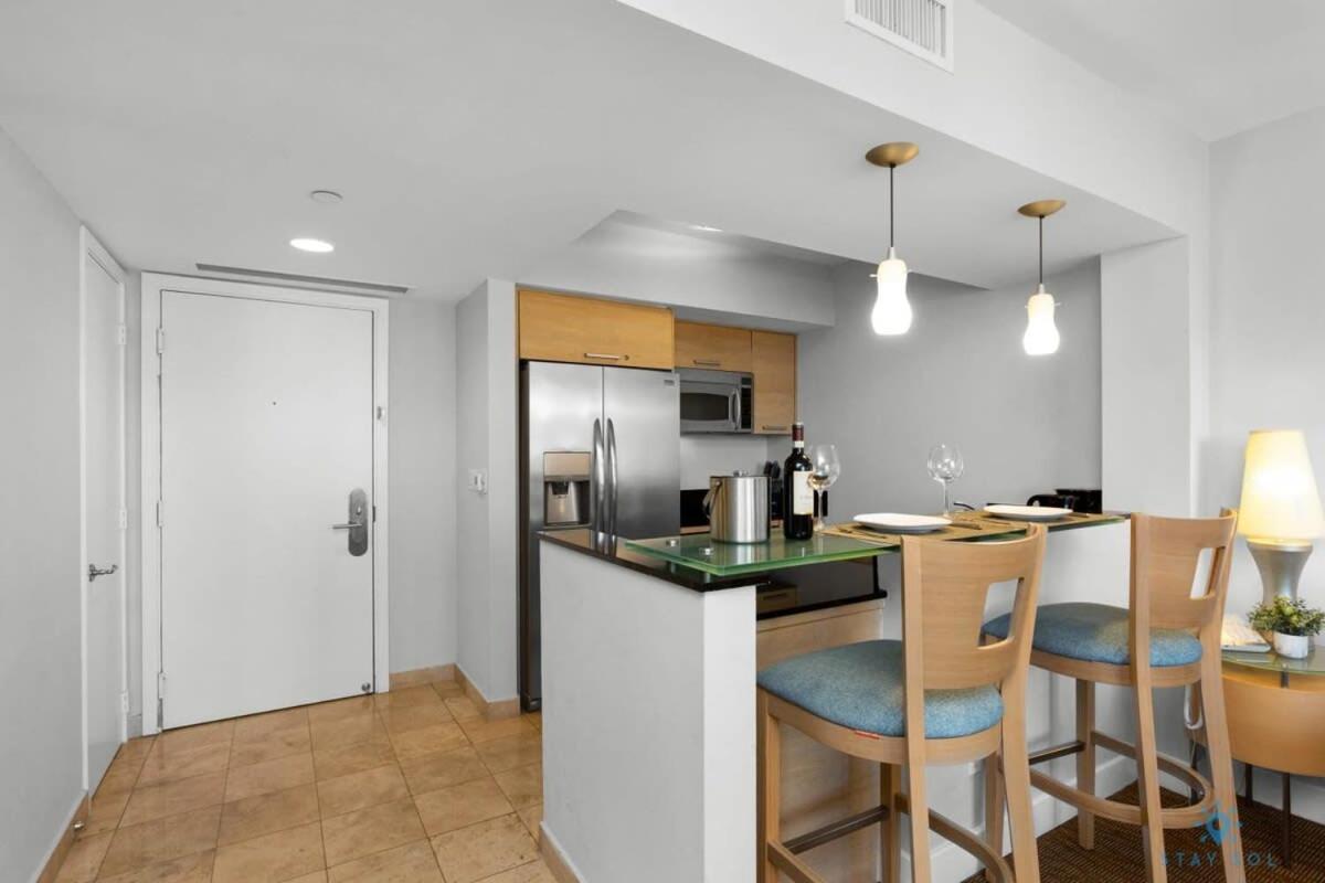 Beachfront Resort Pool Ocean View Balcony Miami Beach Bagian luar foto