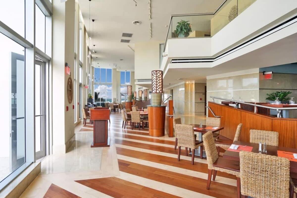 Beachfront Resort Pool Ocean View Balcony Miami Beach Bagian luar foto