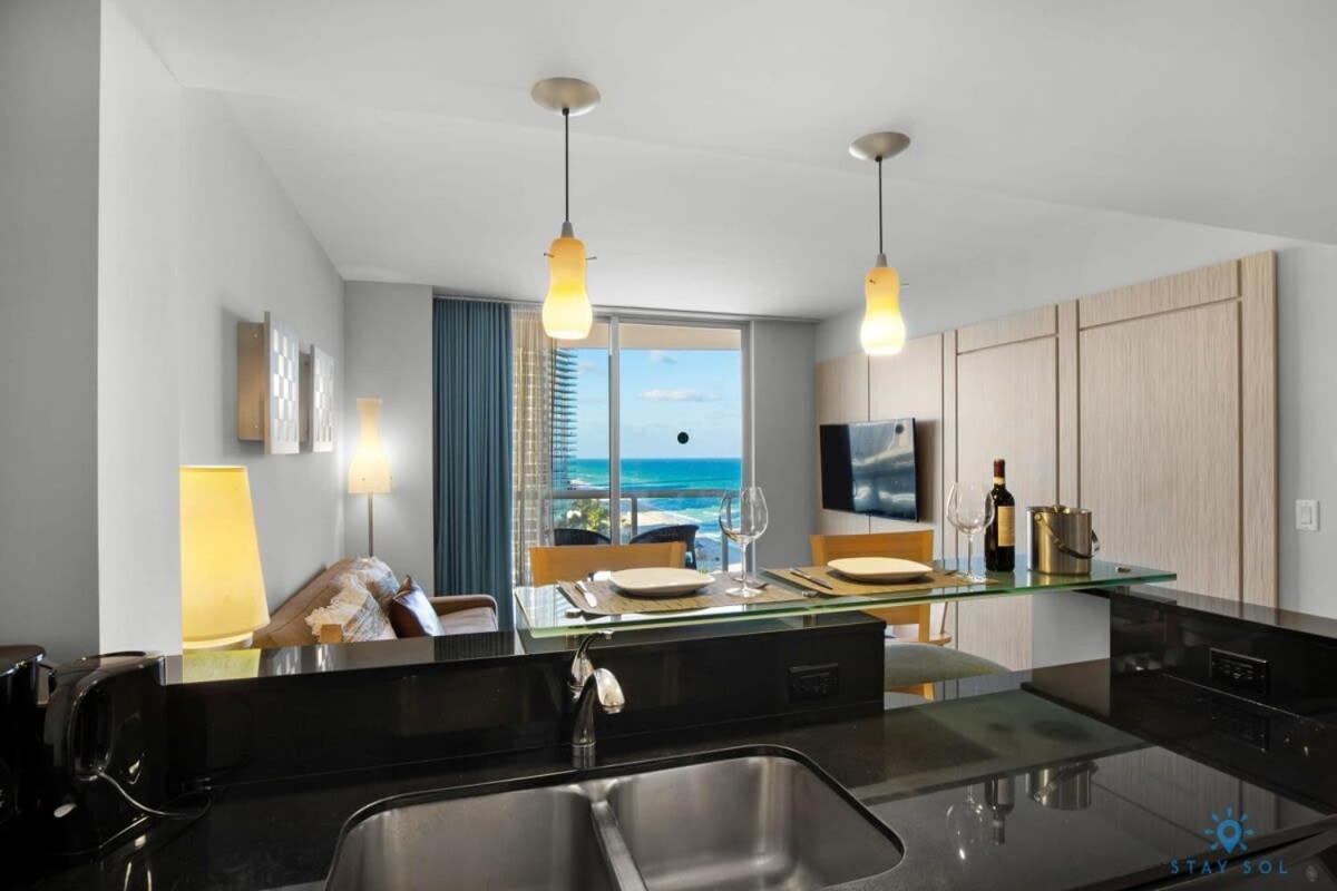 Beachfront Resort Pool Ocean View Balcony Miami Beach Bagian luar foto