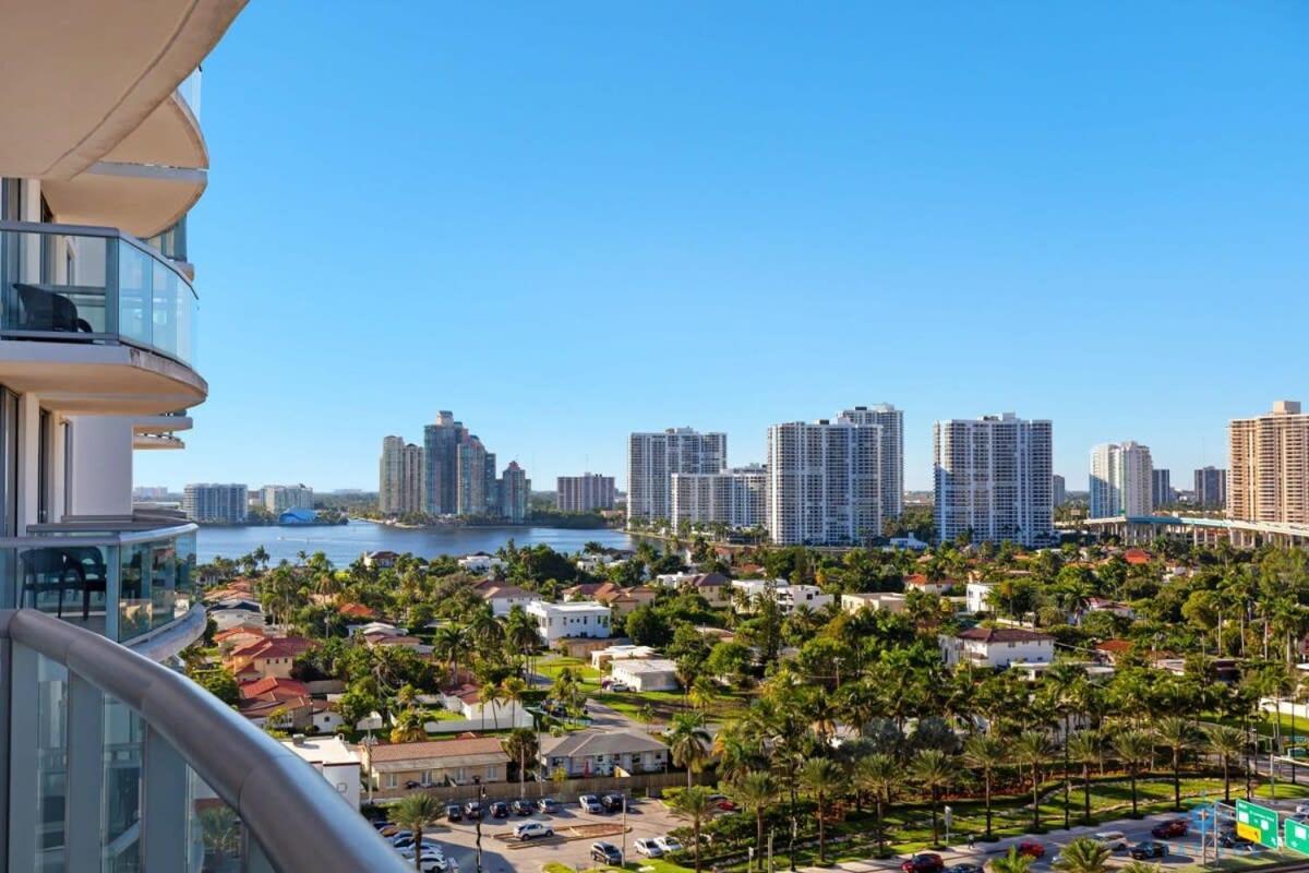 Beachfront Resort Pool Ocean View Balcony Miami Beach Bagian luar foto