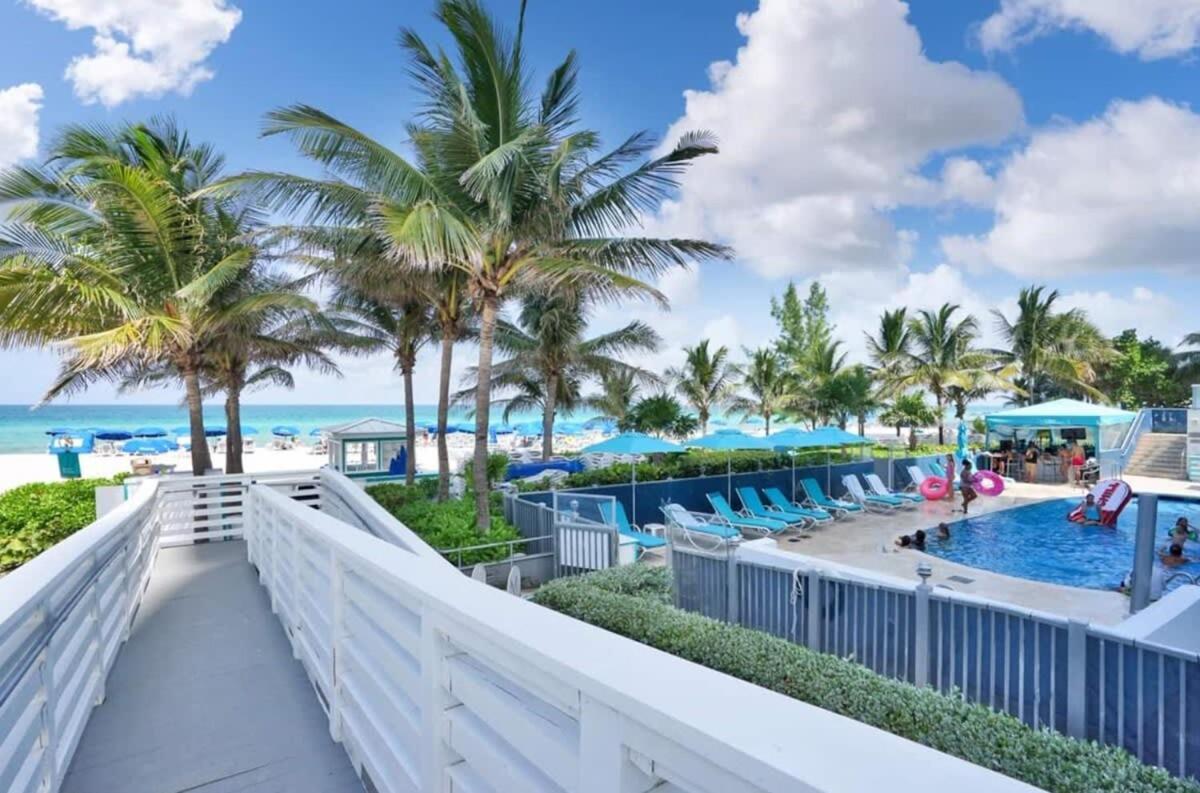 Beachfront Resort Pool Ocean View Balcony Miami Beach Bagian luar foto
