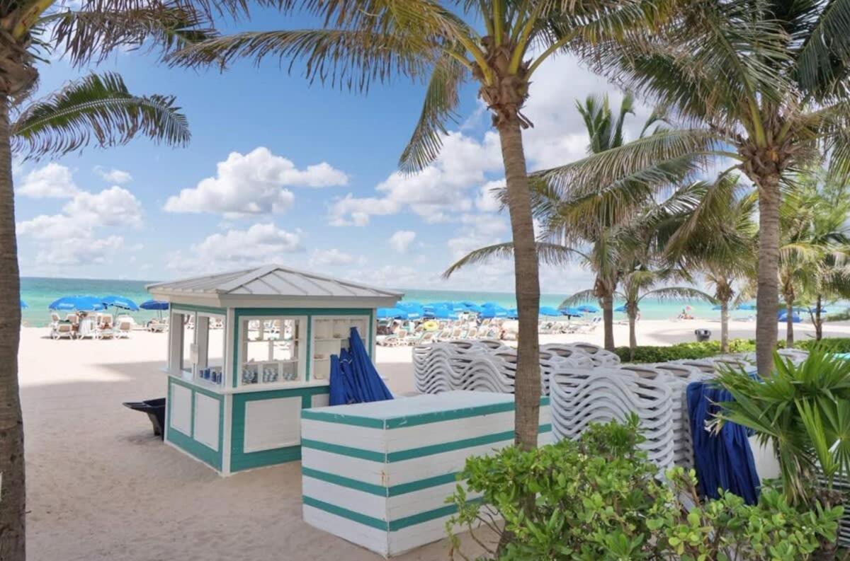 Beachfront Resort Pool Ocean View Balcony Miami Beach Bagian luar foto