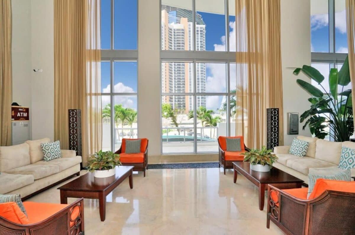 Beachfront Resort Pool Ocean View Balcony Miami Beach Bagian luar foto
